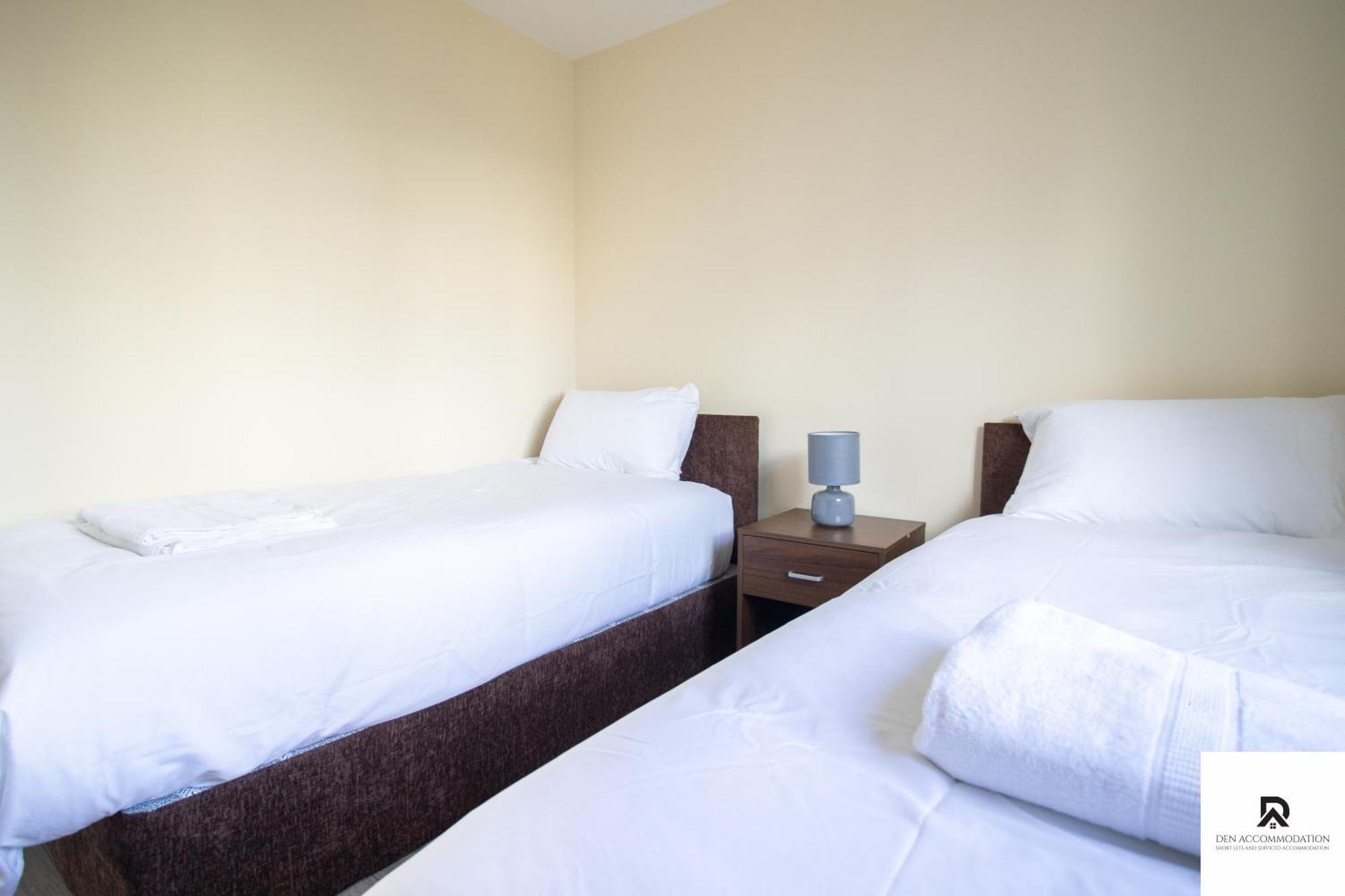 Newly Launched Two Bedroom House By Den Accommodation Short Lets & Serviced Accommodation With Garden Londres Exterior foto