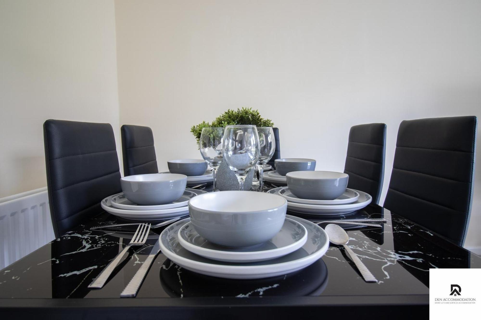 Newly Launched Two Bedroom House By Den Accommodation Short Lets & Serviced Accommodation With Garden Londres Exterior foto