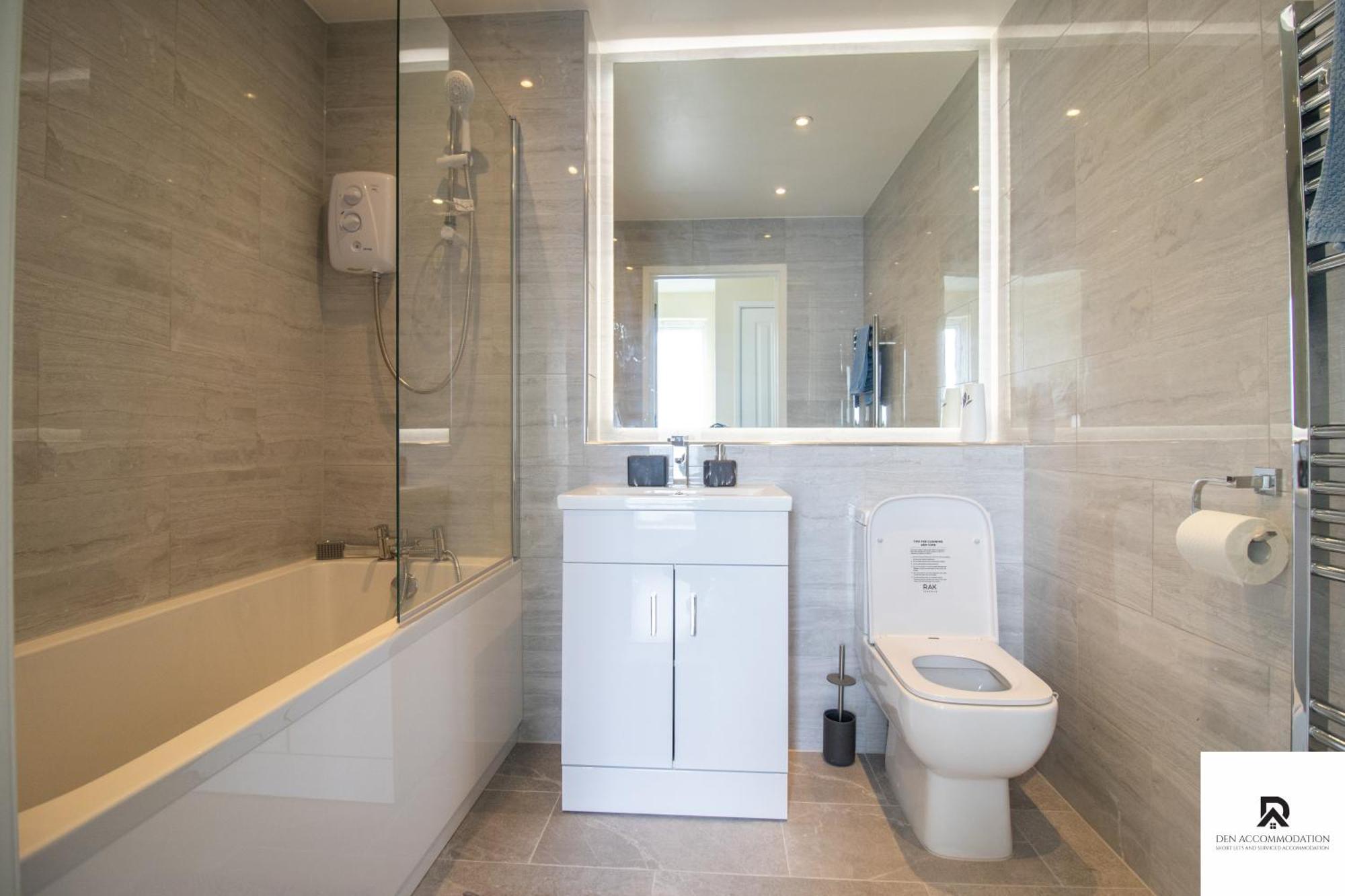 Newly Launched Two Bedroom House By Den Accommodation Short Lets & Serviced Accommodation With Garden Londres Exterior foto