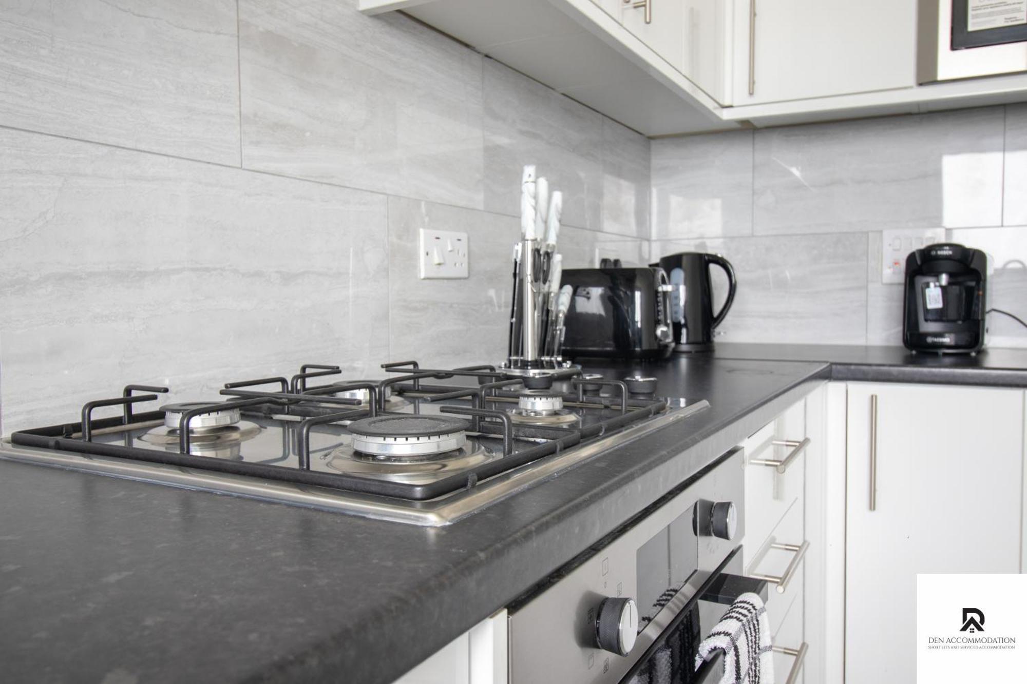 Newly Launched Two Bedroom House By Den Accommodation Short Lets & Serviced Accommodation With Garden Londres Exterior foto