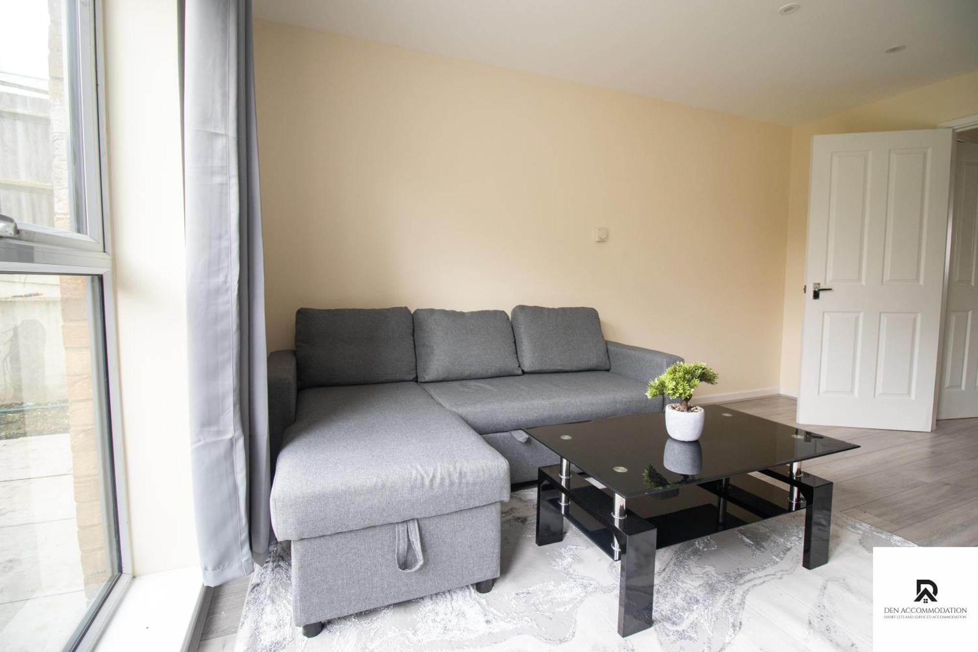 Newly Launched Two Bedroom House By Den Accommodation Short Lets & Serviced Accommodation With Garden Londres Exterior foto