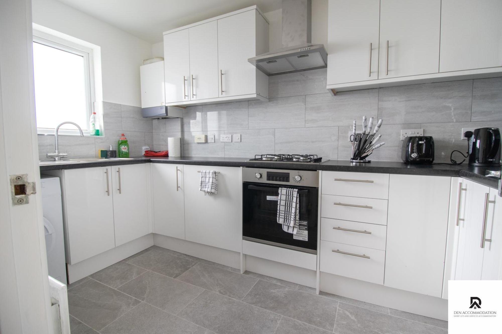 Newly Launched Two Bedroom House By Den Accommodation Short Lets & Serviced Accommodation With Garden Londres Exterior foto