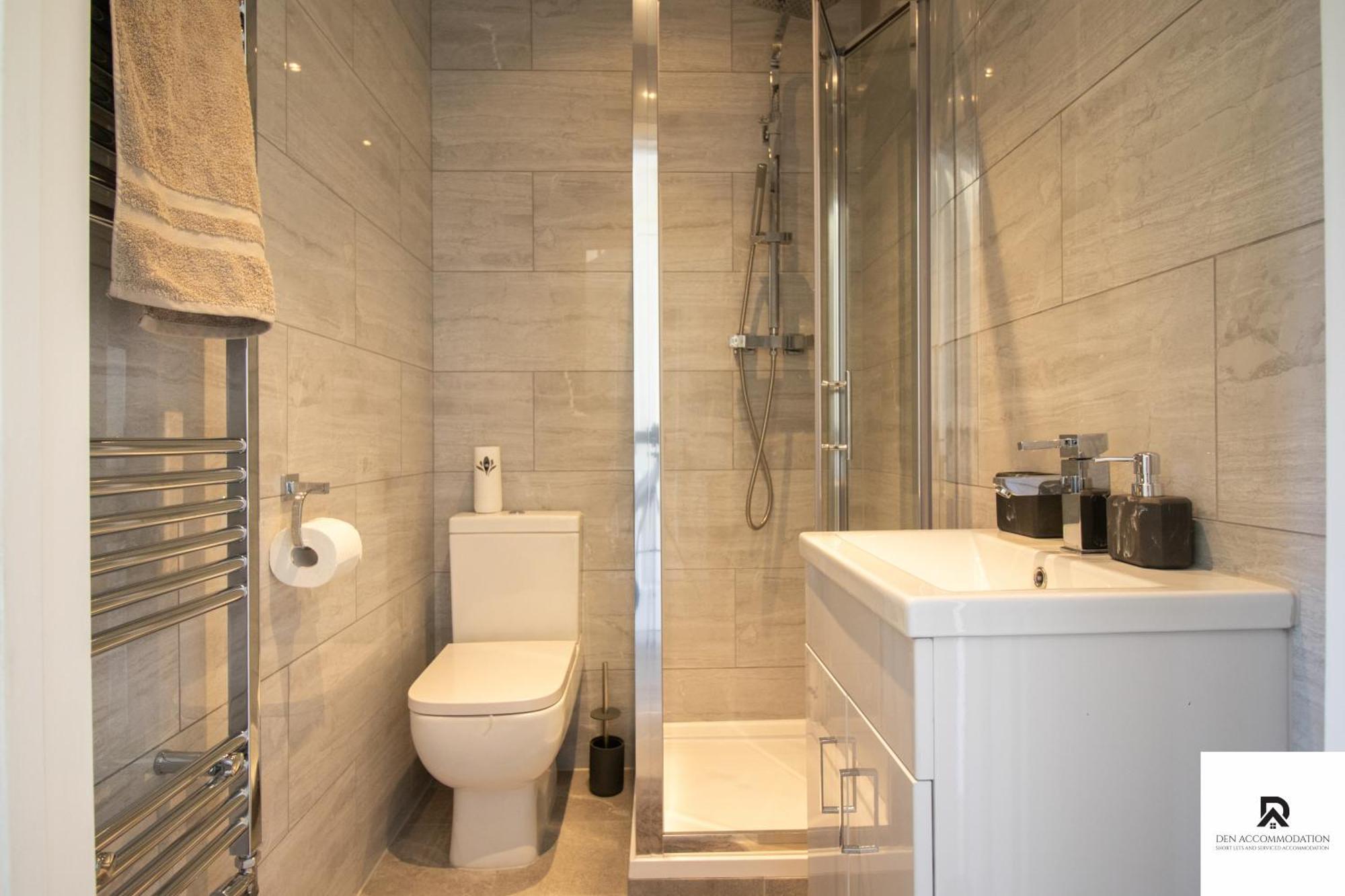 Newly Launched Two Bedroom House By Den Accommodation Short Lets & Serviced Accommodation With Garden Londres Exterior foto